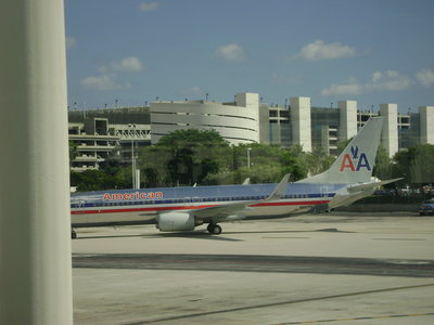 AA llegando rumbo al Gate H6