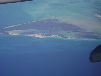 En algún lugar del Atlantico muy cerca a FLL, si no estoy mal son las Bahamas unas islas que se llaman North Bimini y South Bimini