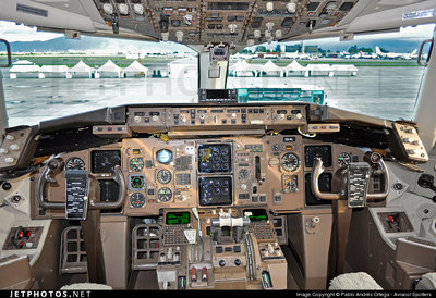 Cabina del Boeing KC-767 MMTT. Foto Pablo Andrés Ortega