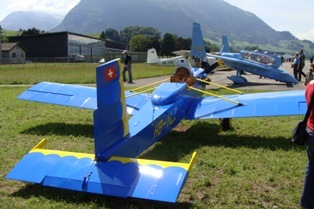 avión hecho en madera