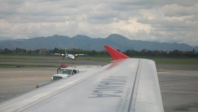 en el pte. aereo, dash 8 aires entrando