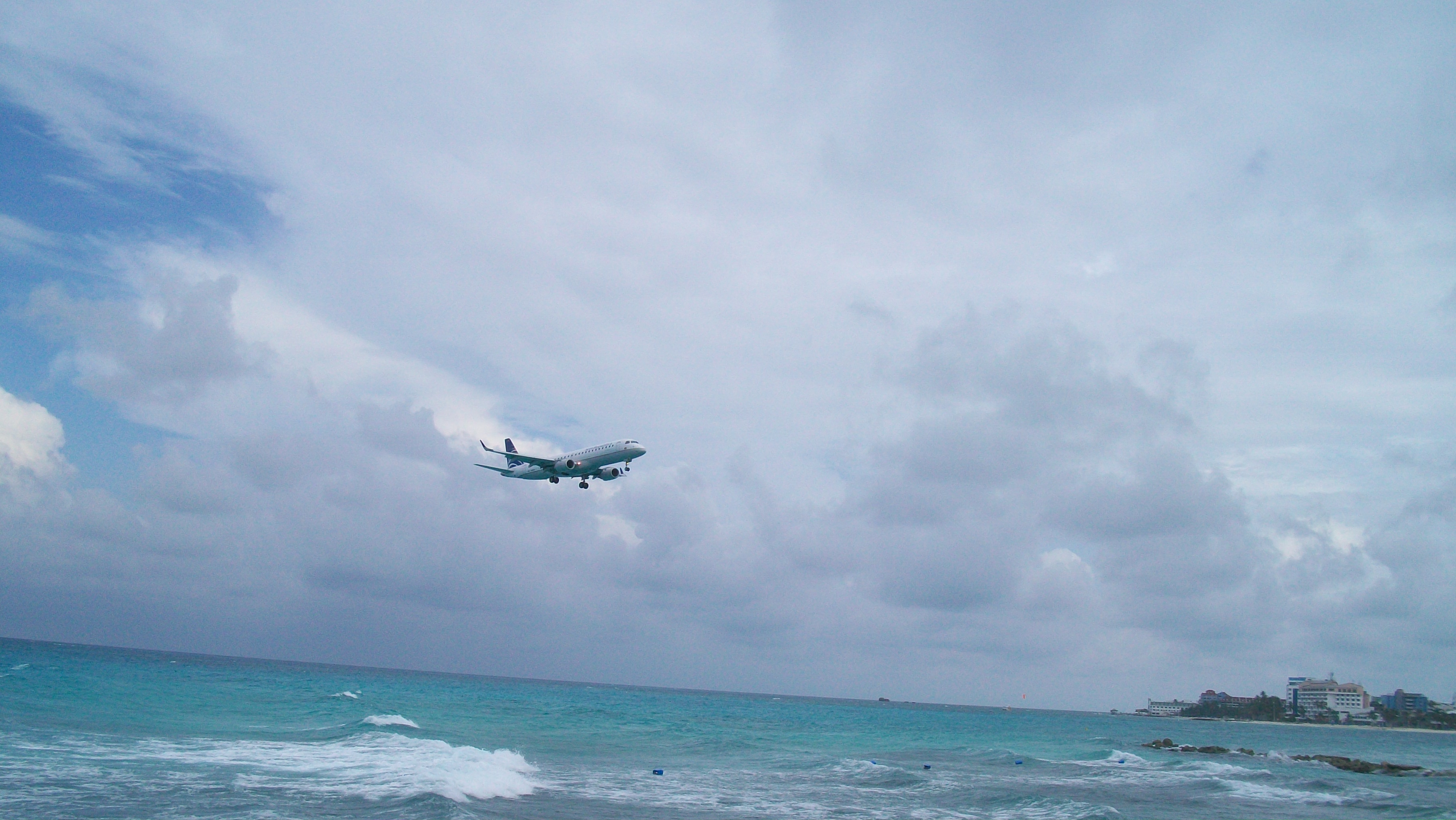 COPA aterrizando en san andres