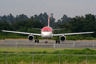 A320 despegando desde la intersección U. Foto: Javier Franco TOPPER