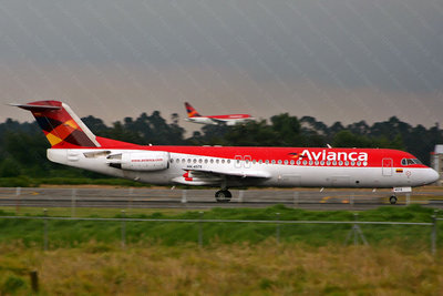 El viejo y su reemplazo: A318 aterrizando por la 13L. Foto: Javier Franco TOPPER