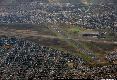 También al Camilo Daza, de Cúcuta, por la complejidad de su aproximación entre las montañas, con señales de Tterrain&quot; incluidas.<br />http://www.airliners.net/photo/1558104/M/