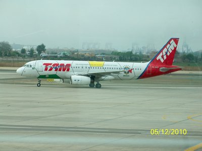 A320 de TAM, muy futbolero. Se nota que es de Brasil Verdad???