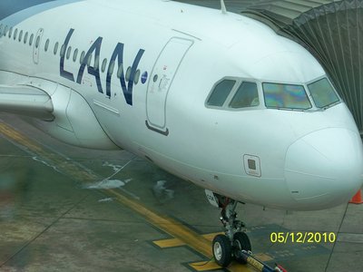 Vuelo LP 107, Asiento 3A. Tiempo estimado de vuelo de Lima a Arequipa 1hora 15 minutos.