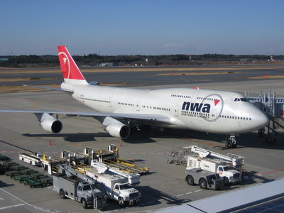 http://upload.wikimedia.org/wikipedia/commons/d/d0/NWA_747-400_at_NRT.jpg