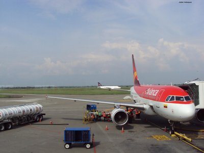 Avianca A318 &quot;Babybus&quot;. Tomada en el Aeropuerto Internacional Alfonso Bonilla Aragón - IATA: CLO, OACI: SKCL