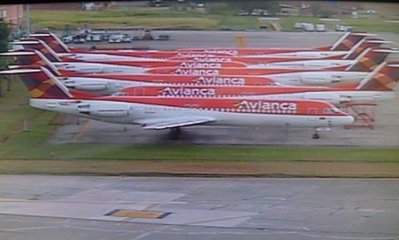 Fokker F100 de AVA estacionados en CLO.