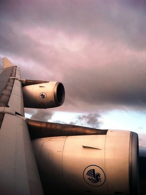 Recién despegamos por la pista 13R virando hacia el sur inicialmente. Cielo bastante nublado, pero turbulencias ligeras.