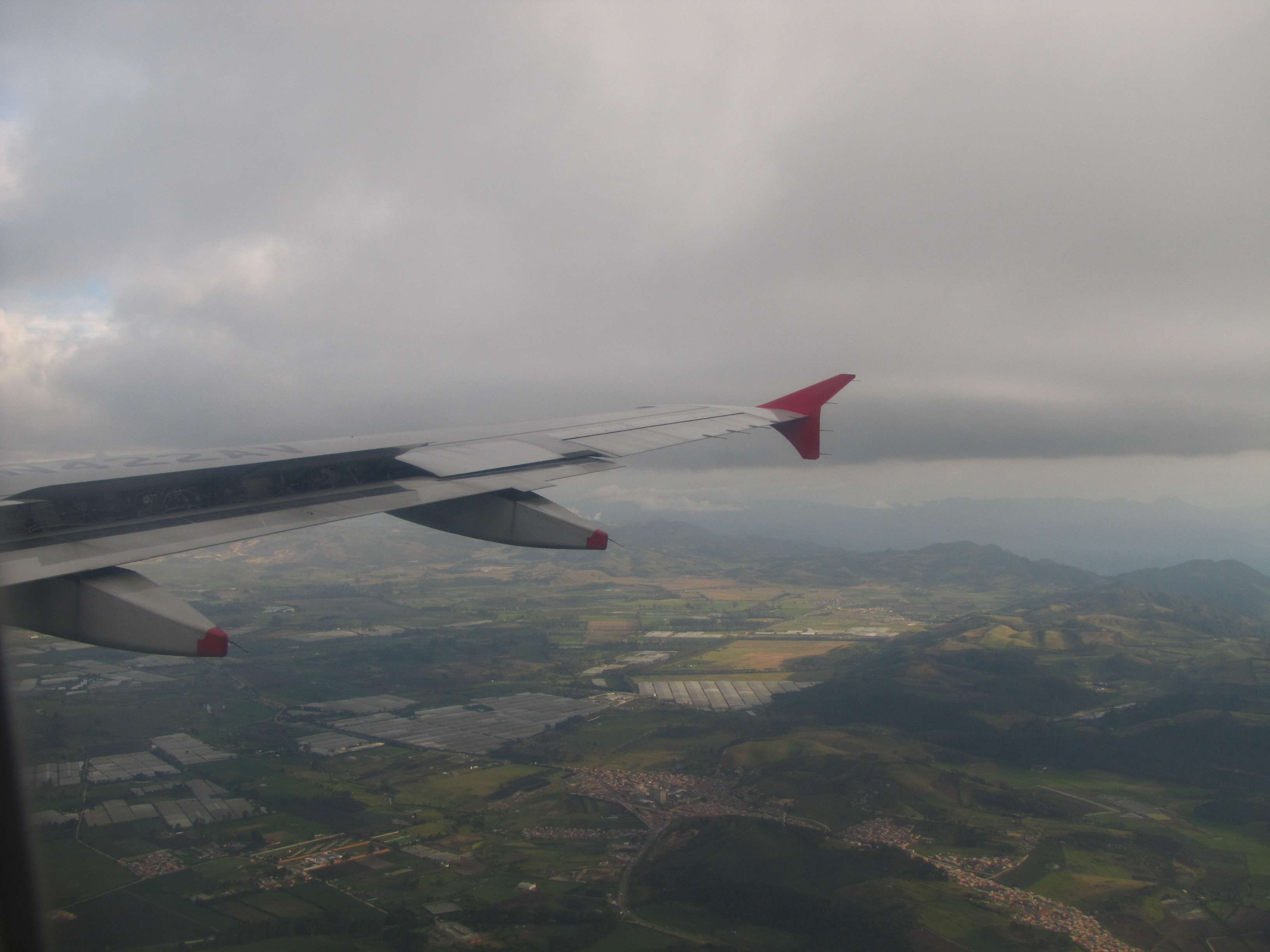 DESACELERACION --- TRIPULACION OCUPAR SUS ESTACIONES ESTAMOS PROXIMOS A ATERRIZAR