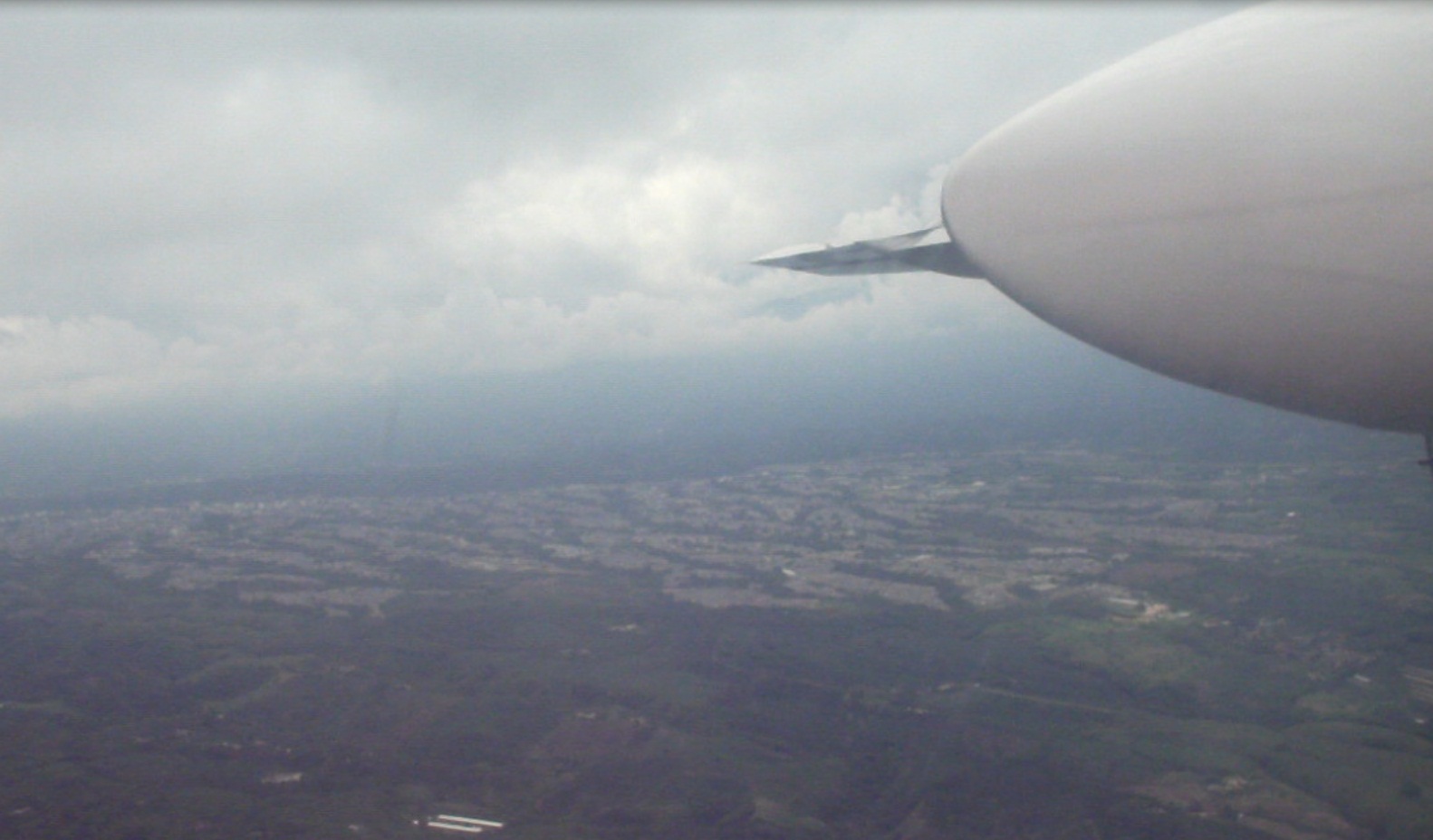 EN APROXIMACION... AL FONDO ARMENIA