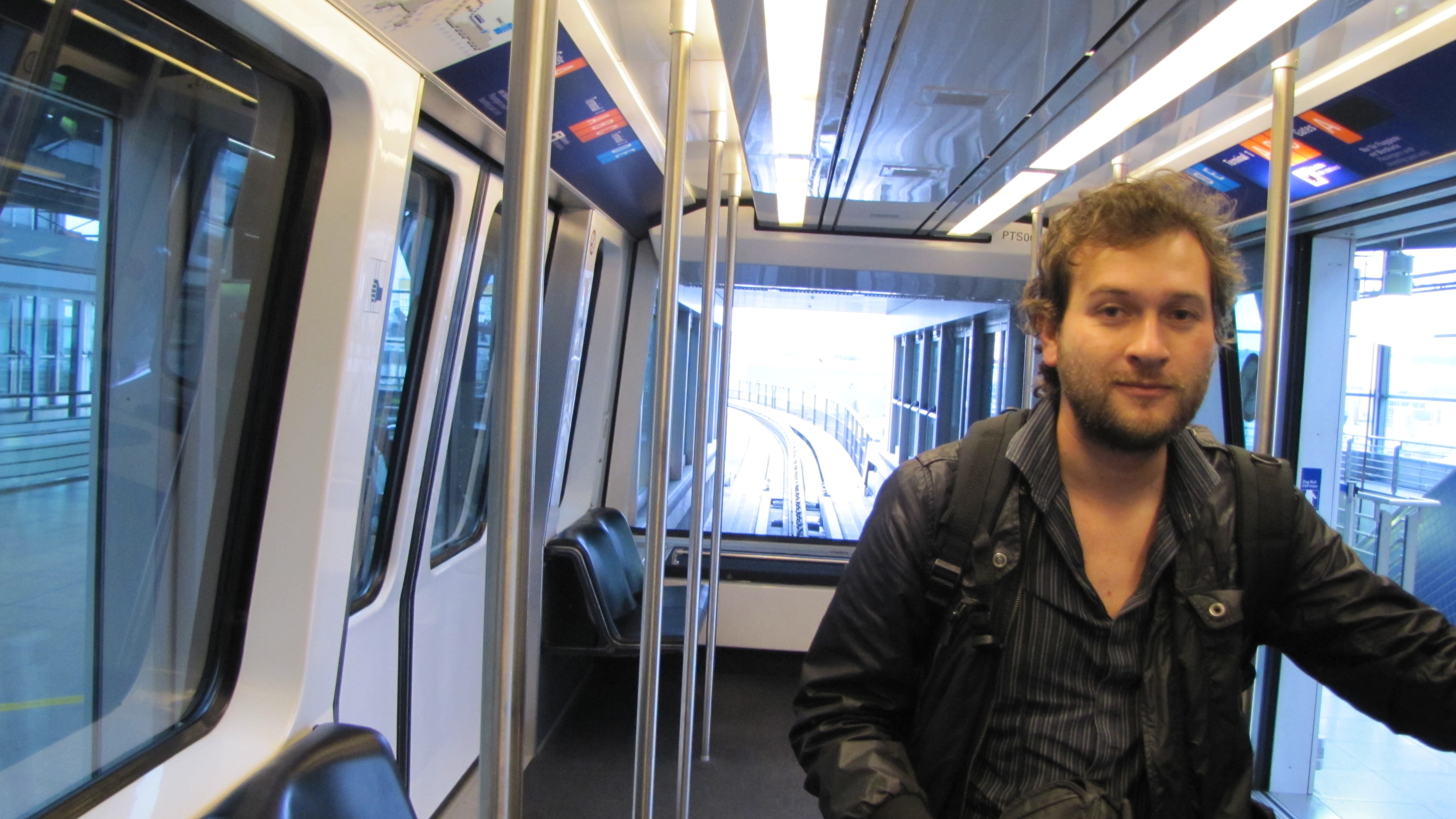 aqui ya en el tren que nos permitiria buscar la libertad jajaja