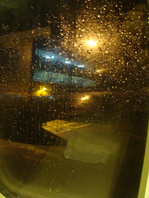 En la ventanilla y las gotas de lluvía que caían sobre Pereira