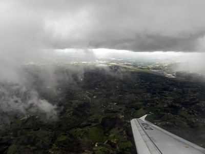 viraje por derecha, al fondo el aeropuerto.