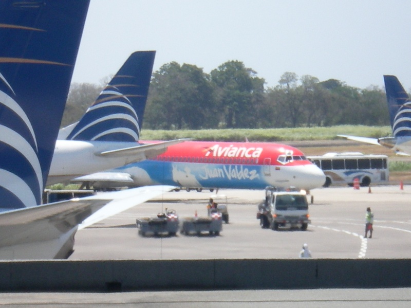 Avianca MD-83 Juan Valdez Logo llegando desde BOG