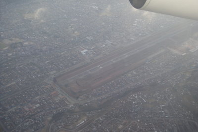 Sobrevolando al eropuerto de Cuzco en fase de aproximacion final