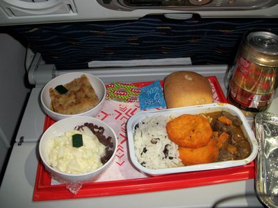 Comida servida en el vuelo de Avianca de Lima a Bogota