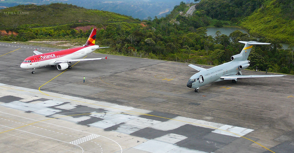 N398AV - Airbus A320-214 / Avianca<br />FAC1203 - Boeing 727-151C<br />Lo clásico y lo nuevo