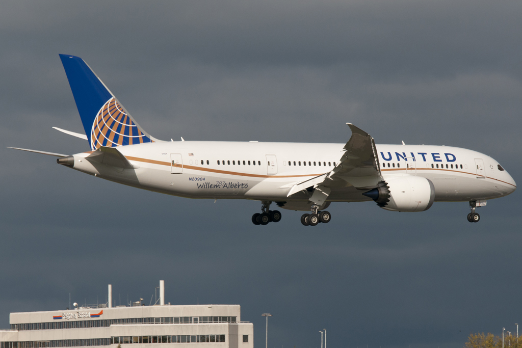 B787 dreamliner de United N20904