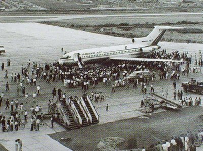 boeing 727 en el viejo olaya herrera medellin.jpg