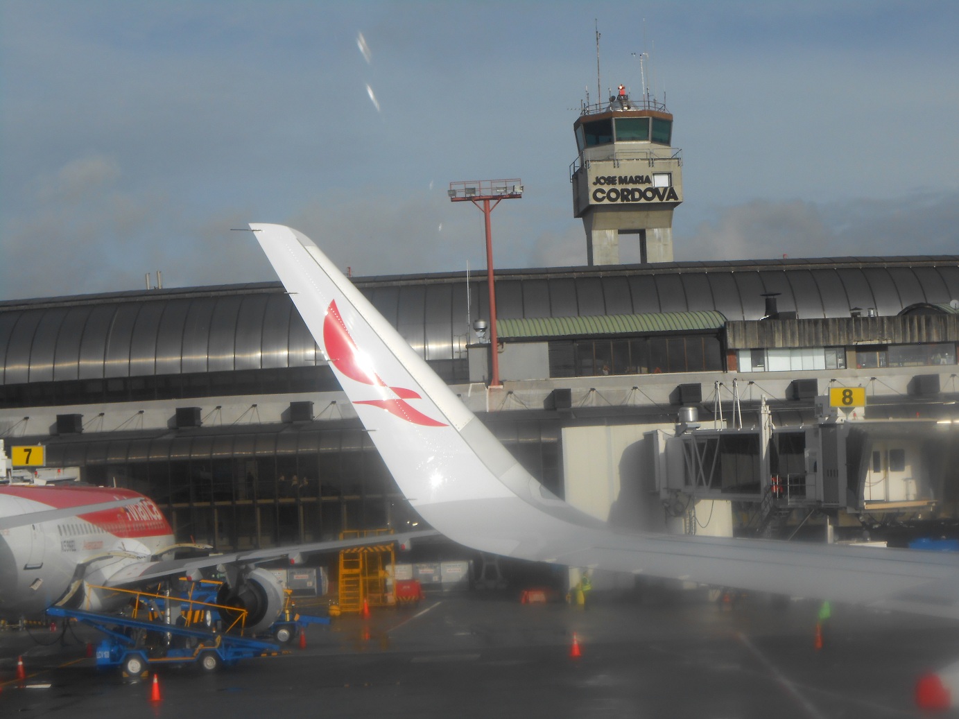 Bella imagen de la torre del aeropuerto.