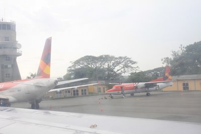 Allí se quedo el Fokker 50 esperando ser reparado para poder volar.