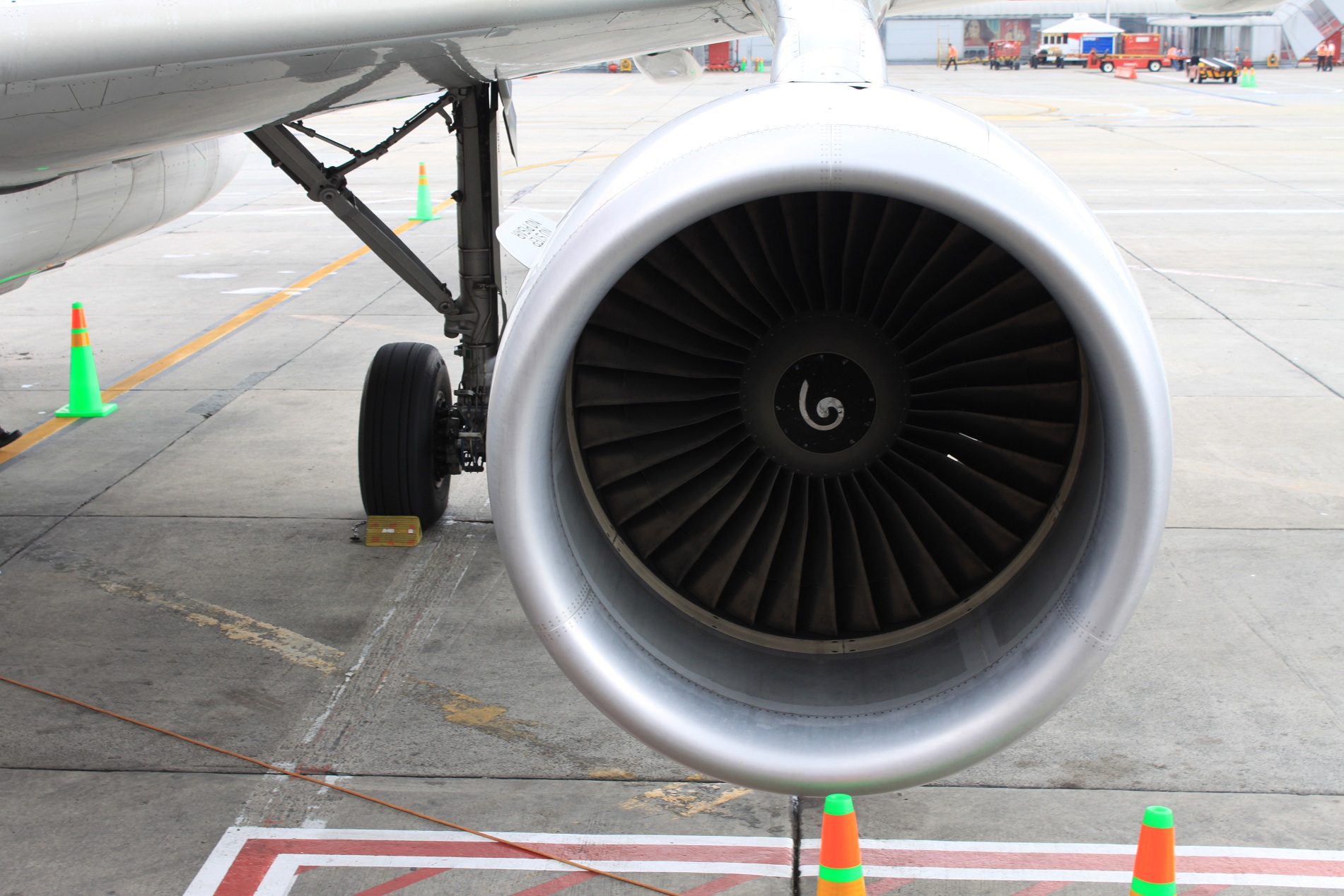 Turbina de A320 de Avianca que me llevaría a Armenia.