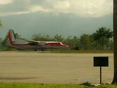 Con su antigua librea aterrizando en SKAR, aeropuerto El Eden