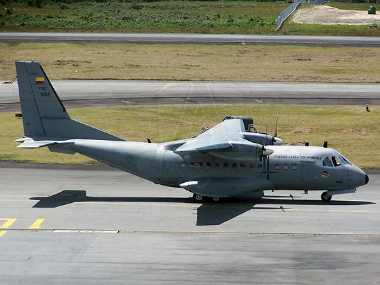 CASA CN-235 de la Fuerza A&eacute;rea Colombiana en Medell&iacute;n (Rionegro)