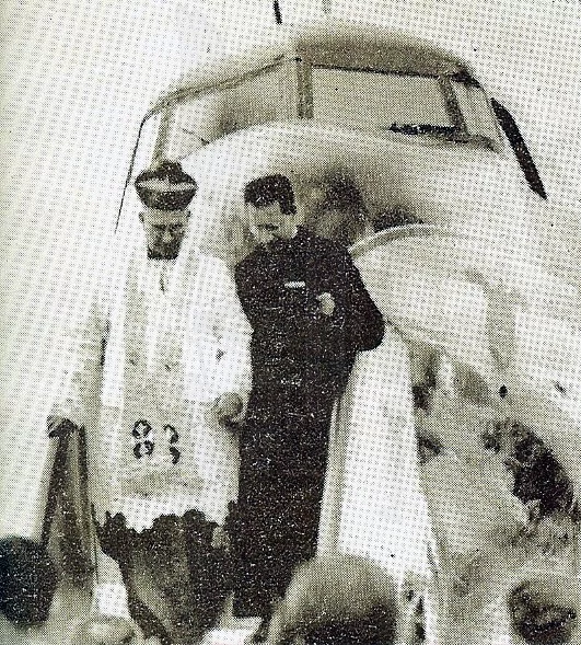 Monseñor Perdomo bendice los Douglas DC-4 de Avianca