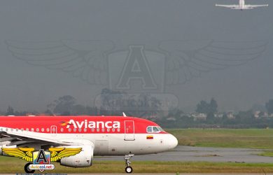 El agua se acumula cerca a la pista 13R - Aviacol.net