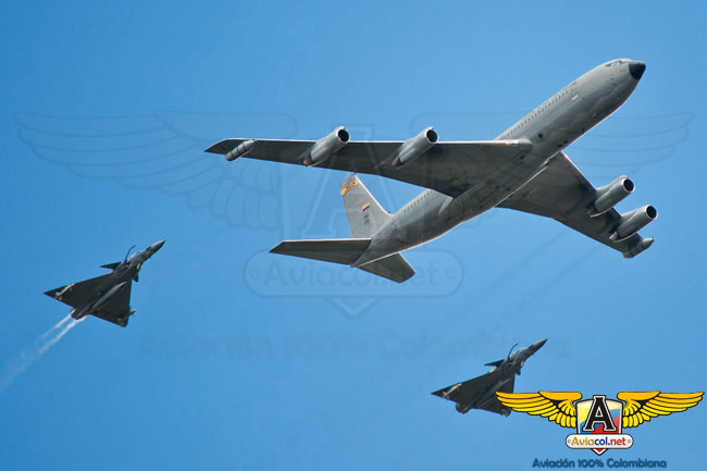Kfir y Boeing KC-135 de la FAC - volavi | volar, viajar, vivir