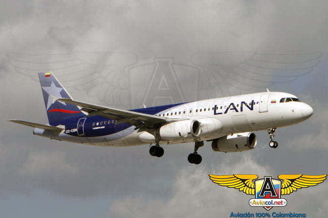 Airbus A320 de LAN Colombia aproximando al aeropuerto internacional de Miami en su vuelo inaugural desde Bogotá