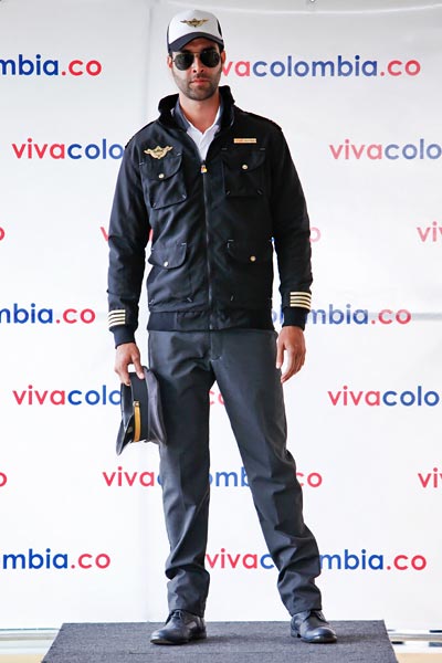 VivaColombia presentó los uniformes para tripulaciones y personal de tierra y administrativo