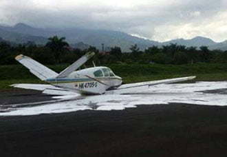 Beechcraft Bonanza aterrizó con el tren plegado en Medellín | Aviacol.net El Portal de la Aviación Colombiana