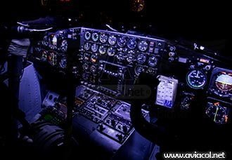CASA C-212 de la FAC equipado con luces LED | Aviacol.net El Portal de la Aviación en Colombia y el Mundo