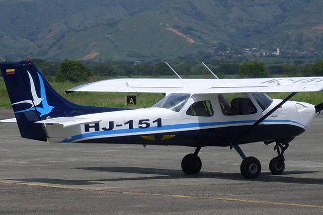 Bautizo del primer avión de la Escuela de Pilotos SAV | Aviacol.net El Portal de la Aviación en Colombia y el Mundo