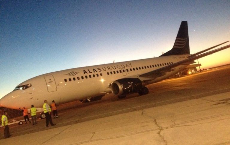 Llegó a Montevideo el primer Boeing 737-300 de Alas Uruguay
