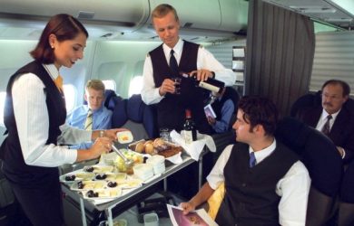 Españoles ocupan el tercer lugar entre los pasajeros que más comen a la hora de volar | Aviacol.net El Portal de la Aviación