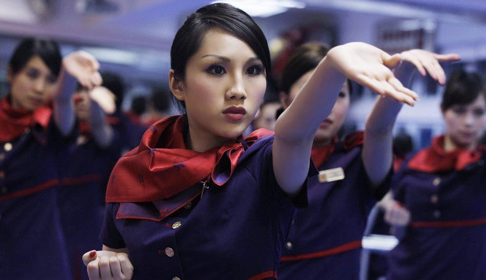 Hong Kong Airlines prepara a sus Azafatas en Kung fu