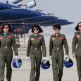 Mujeres pilotos realizan hazaña, al participar en espectáculo aéreo a bordo de aviones de combate J-10 chinos | Aviacol.net El Portal de la Aviación