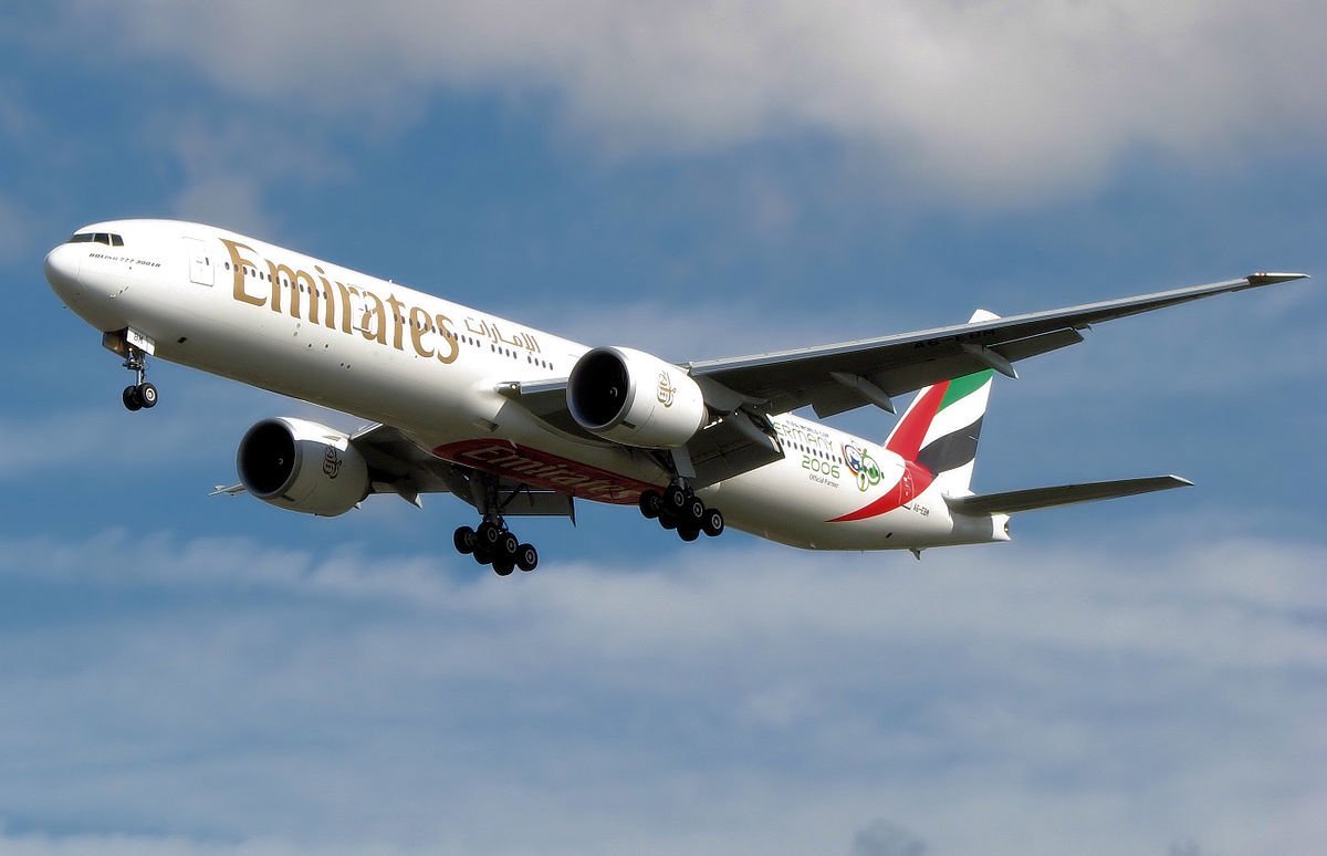 Boeing B777-300ER de Emirates aterrizando