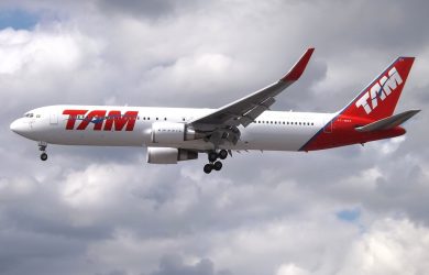 Boeing 767 de TAM aterrizando en Londres