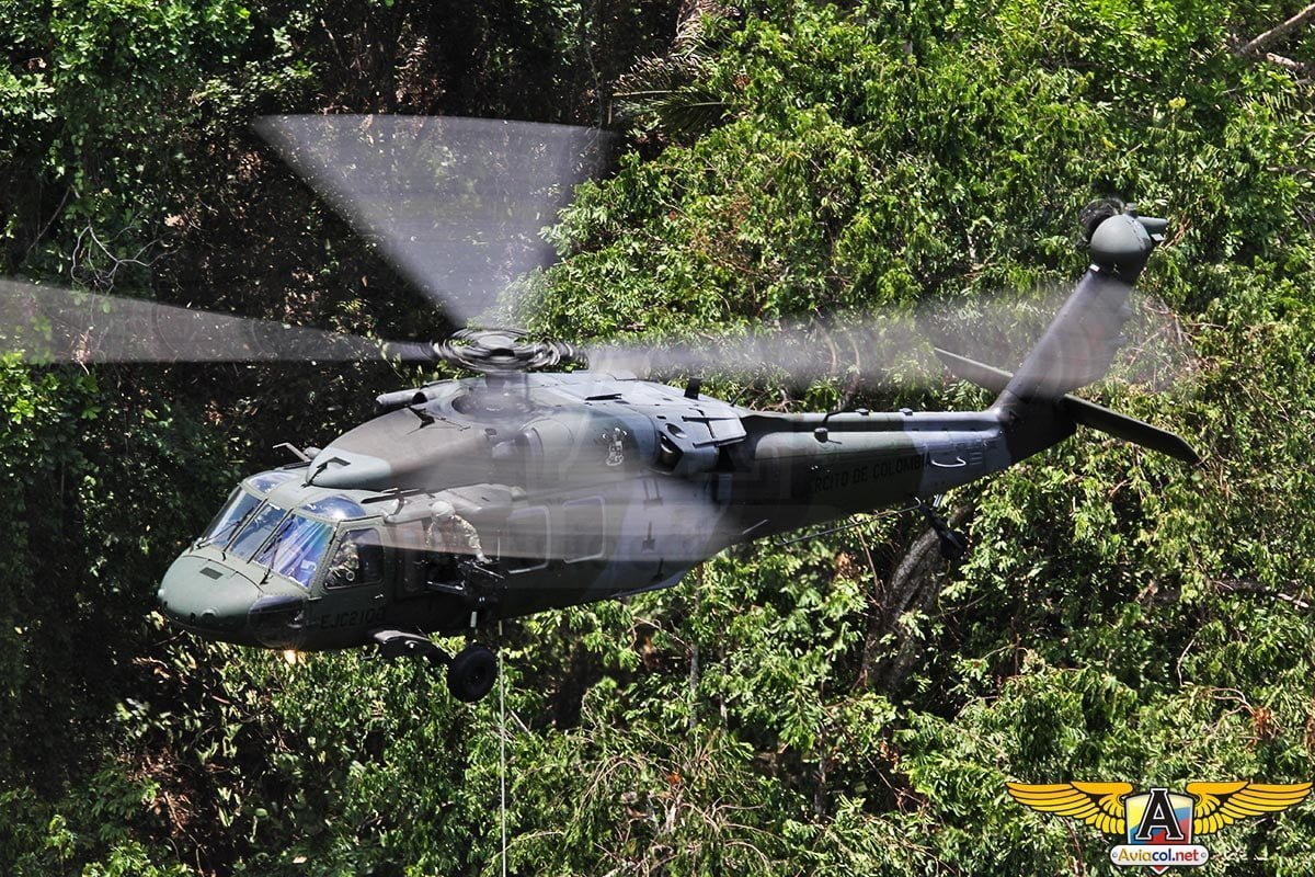 Asalto aéreo con helicópteros Black Hawk