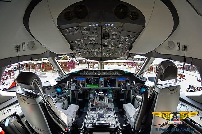Cabina Boeing 787 - Curso Piloto Comercial Primer Taller Aviacol.net
