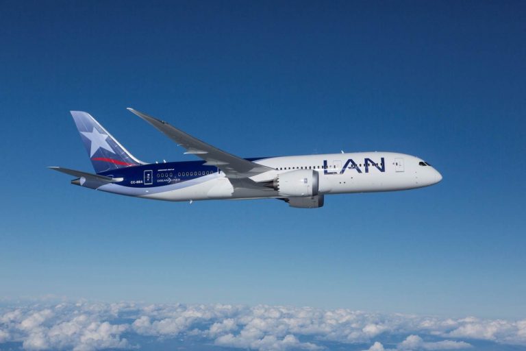 Boeing 787 Dreamliner de LAN en vuelo