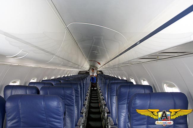 La organización de asientos en un avión comercial