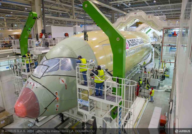 Ensamblaje final del Primer A350-1000